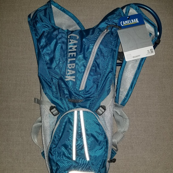Accessories - NWT Camelbak Velocity 2L